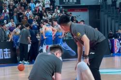 开云体育中国-对手表现低迷，被球队轻松击败