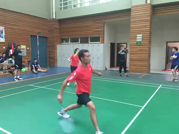 关于湖北球队顽强拼搏，在激战中胜利的信息