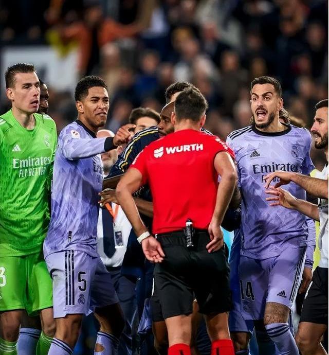 关于瓦伦西亚客场惊险获胜，阿尔梅里亚险胜皇家社会的信息