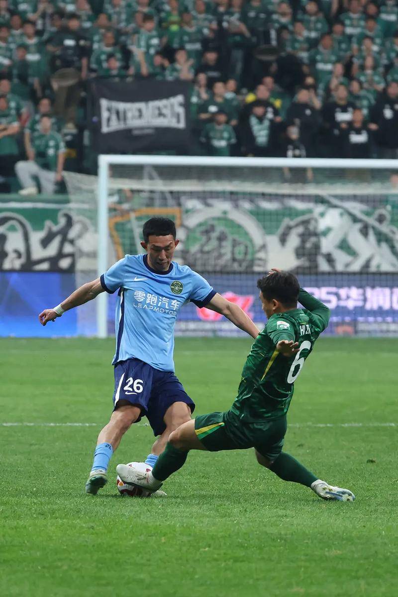 红牌飞舞激烈比赛中不断出现的犯规情况的简单介绍 红牌飞舞激烈比赛中不断出现的犯规情况的简单介绍