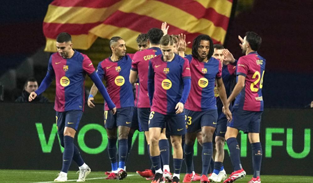 包含双方互有胜负，欧洲赛场上演万人瞩目之战的词条