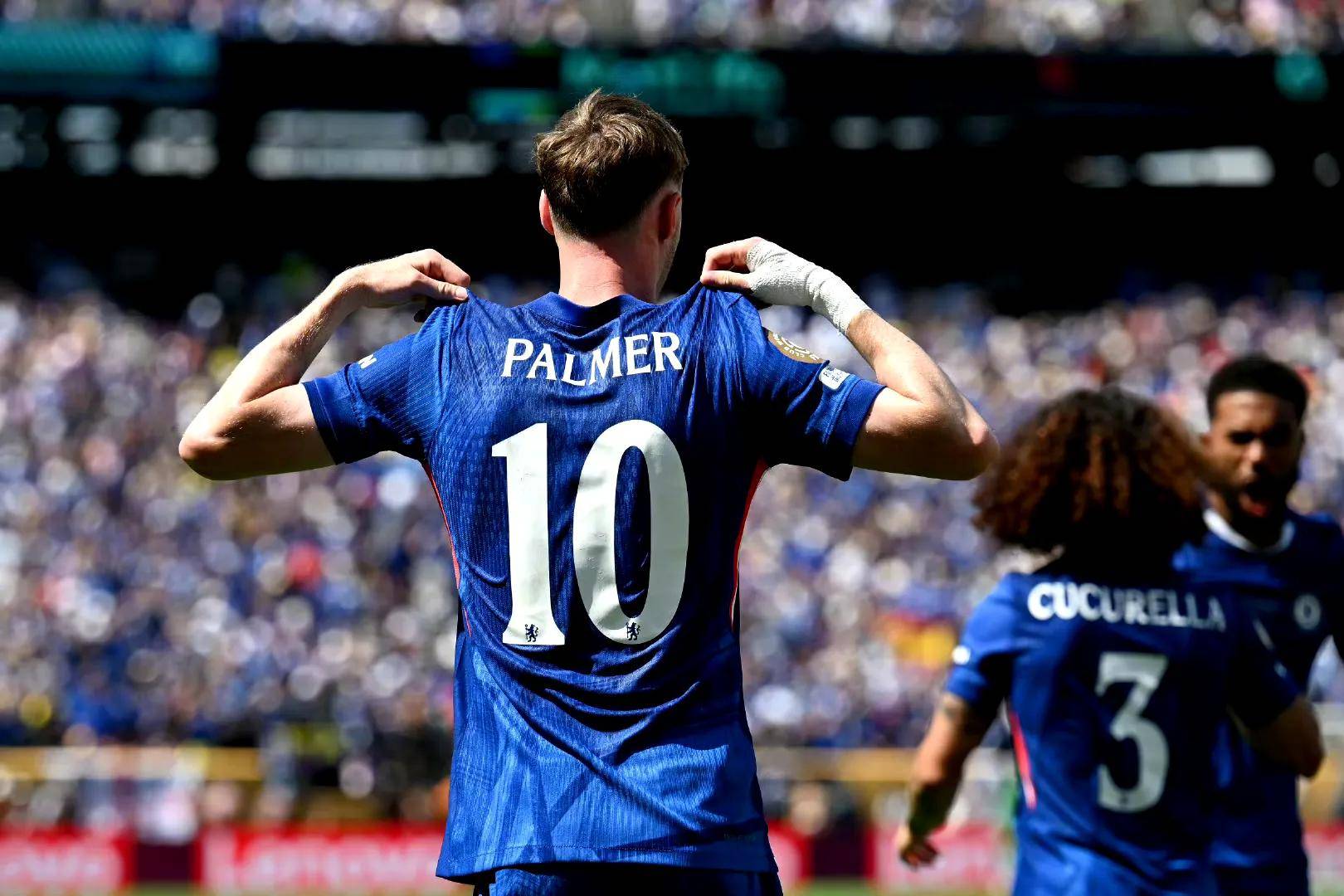 切尔西再登巅峰，蓝军保持不败战绩