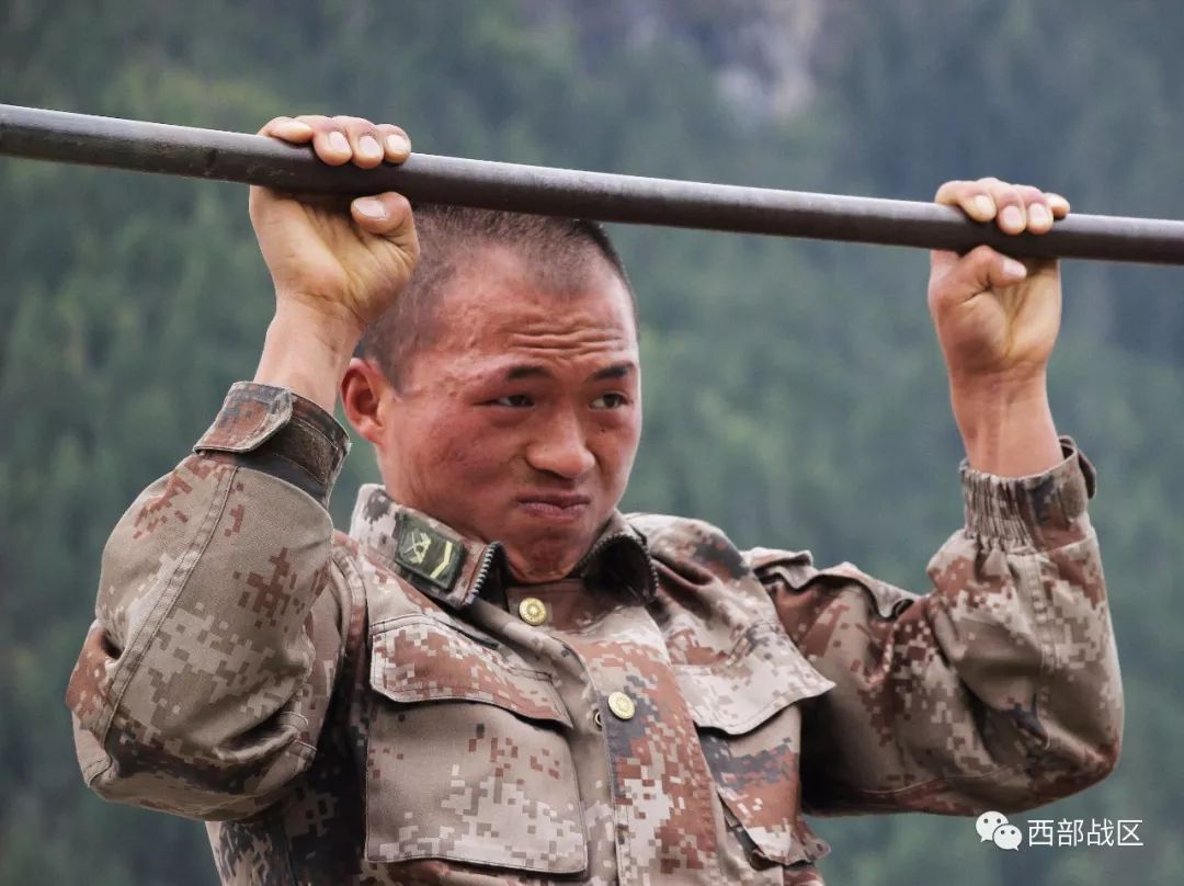 加拿大队奋勇作战，夺得冠军头衔