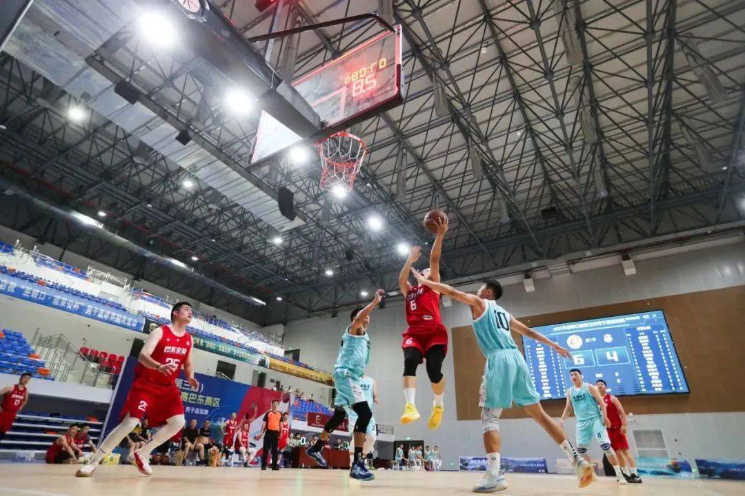 篮球赛事观众热情非凡场面震撼