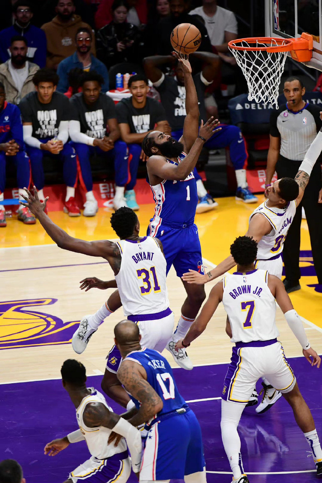 包含霍华德篮板传威少，76人击败活塞的词条