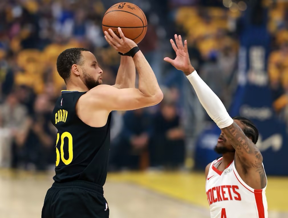 火箭领先骑士,保持主场不败 火箭领先骑士,保持主场不败