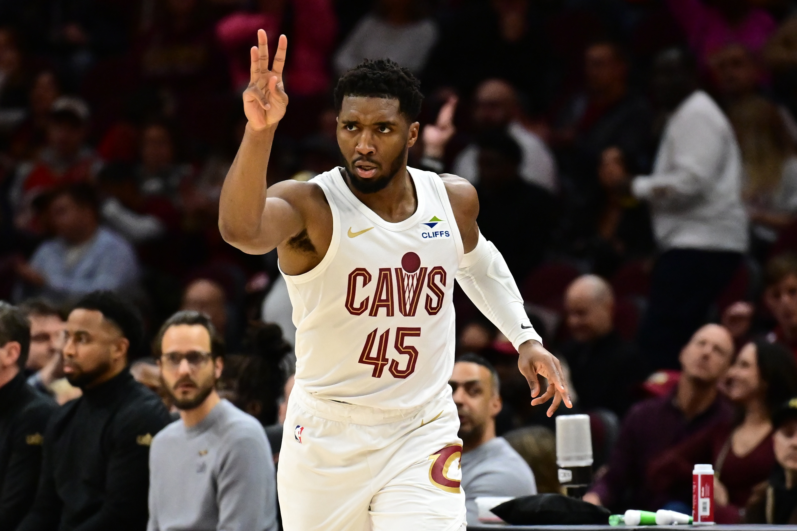 爵士防守出色,米切尔火力全开? 爵士防守出色,米切尔火力全开?