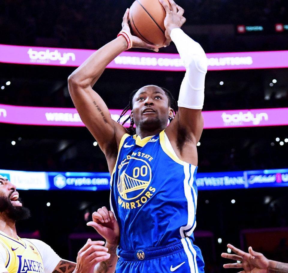 勇士逆转湖人获得胜利