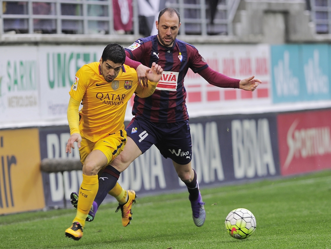 巴萨主场2-1逆转胜埃瓦尔,梅西打破进球荒 巴萨主场2-1逆转胜埃瓦尔,梅西打破进球荒